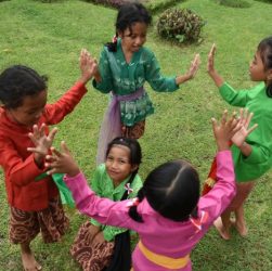 CHUTOGEL - Permainan bentengan dalam tradisi anak-anak Jawa