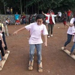 CHUTOGEL - Sejarah permainan bakiak dalam lomba tradisional